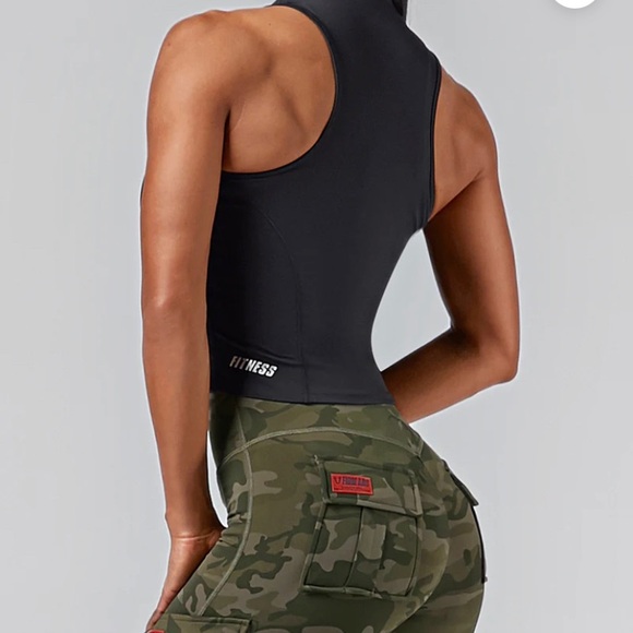 Black Sleeveless Zip-Up Top - Picture 4 of 6